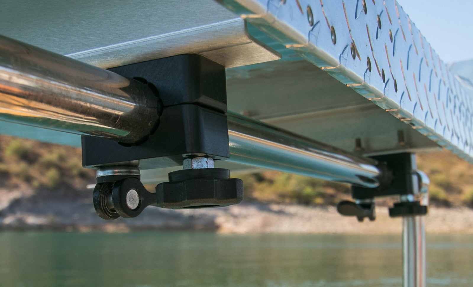 1" Round Rail Bracket